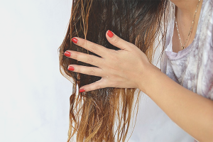  Cómo utilizar aceite de bardana para el cabello.