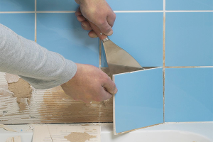  Cómo quitar los azulejos viejos de las paredes del baño