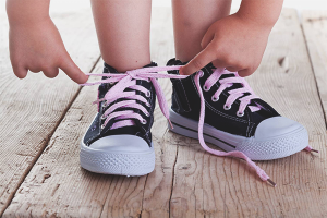  Cómo enseñar a un niño a atarse los cordones.