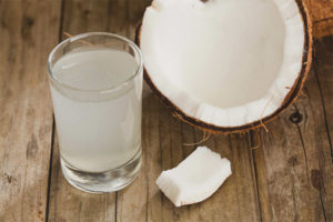  Propiedades útiles y contraindicaciones del agua de coco.