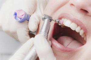  ¿Pueden las mujeres embarazadas lavarse los dientes?