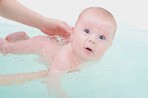  ¿Es posible bañar a un niño al toser?