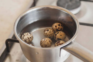  Cómo y cuánto cocinar los huevos de codorniz.