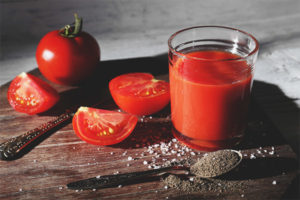  Cómo hacer zumo de tomate casero para el invierno.