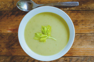  Sopa de apio para adelgazar